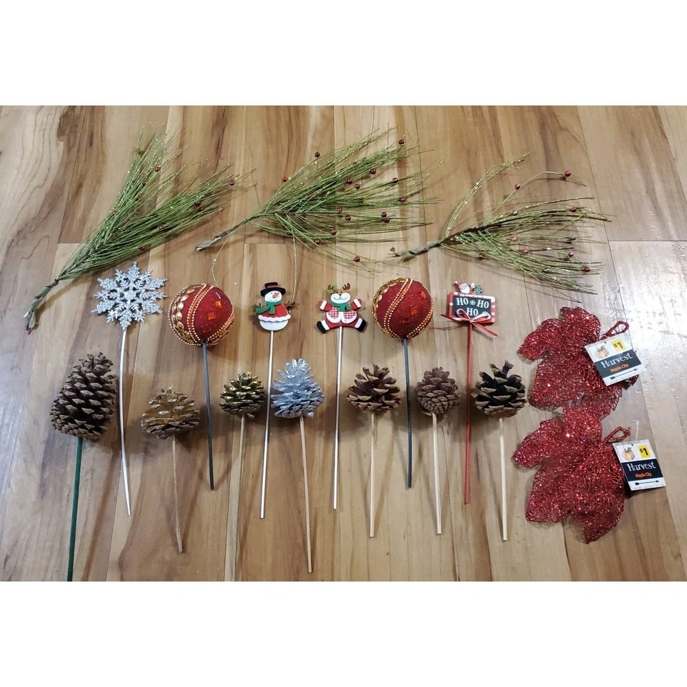 Lot Of Christmas Floral Picks Pinecones Maple Clips Lot‎ Of 18